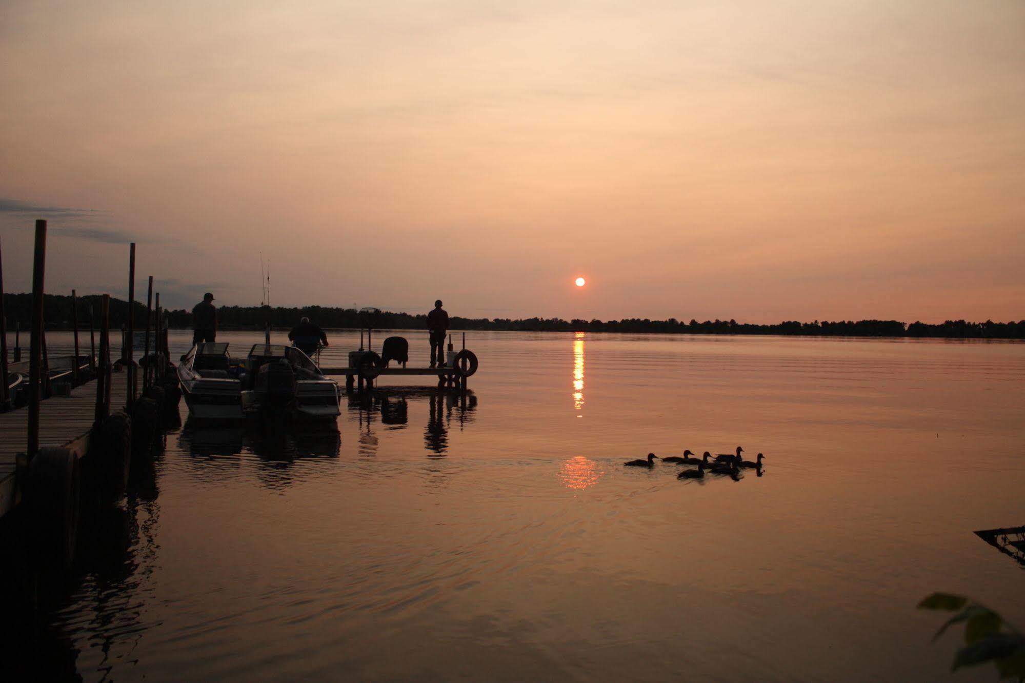 Lake Dalrymple Resort Lagoon City Экстерьер фото